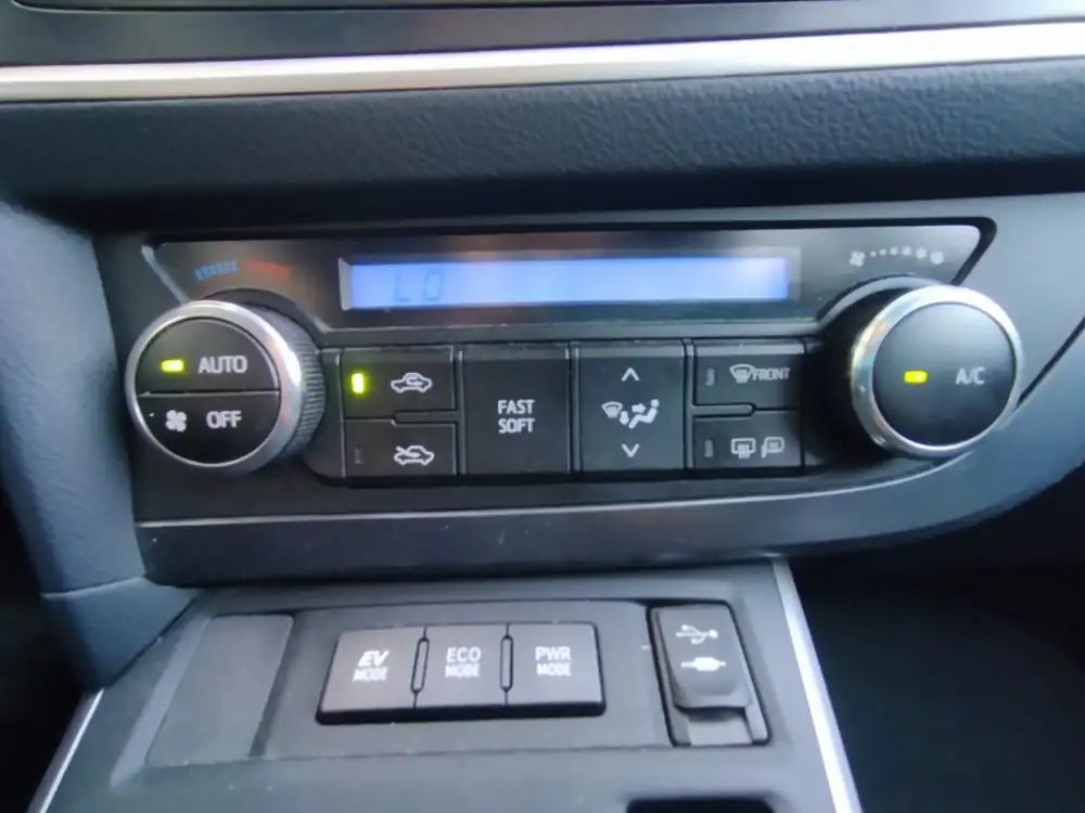 TOYOTA auris