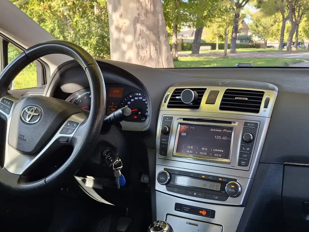 TOYOTA avensis