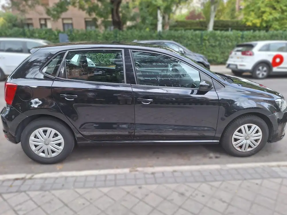 VOLKSWAGEN polo