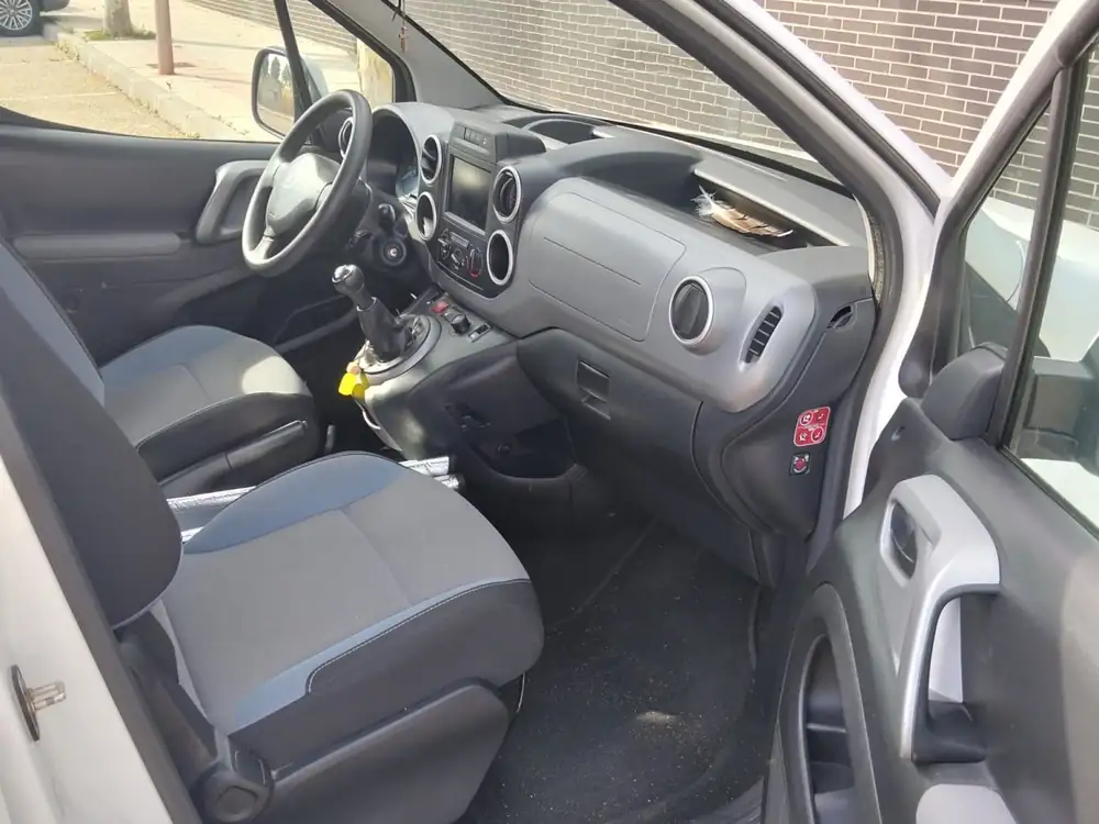 PEUGEOT partner