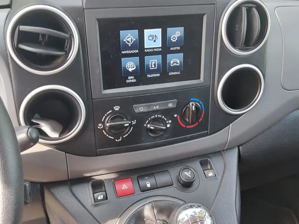 PEUGEOT partner
