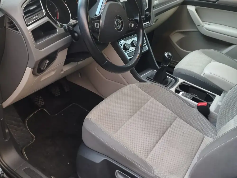 VOLKSWAGEN touran