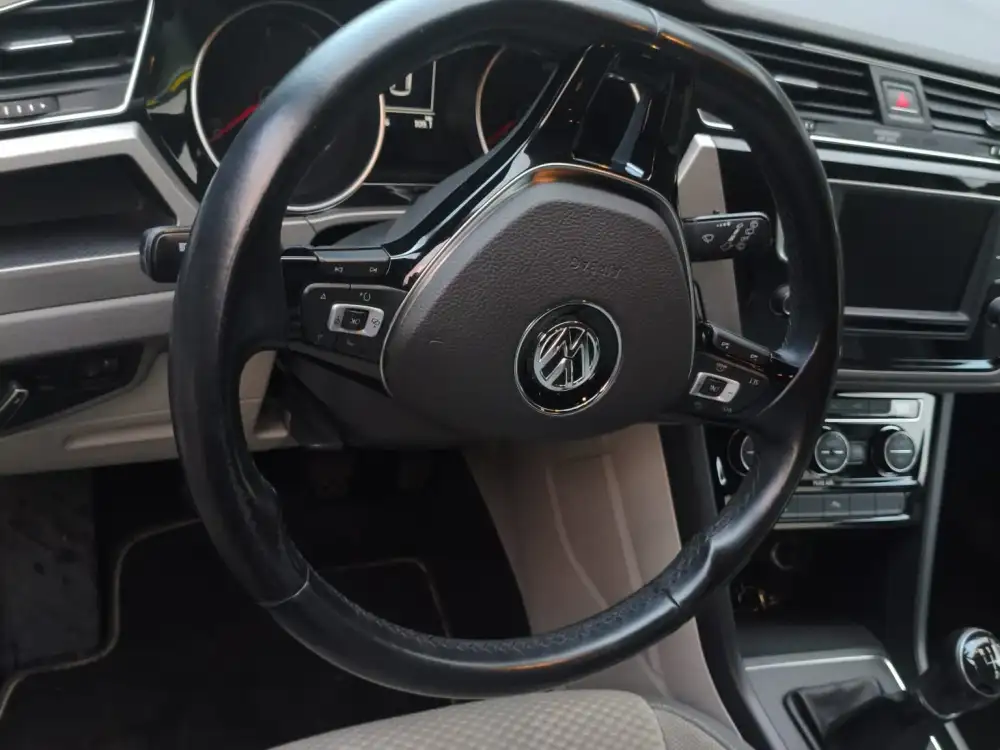 VOLKSWAGEN touran