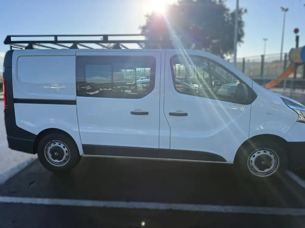 RENAULT trafic