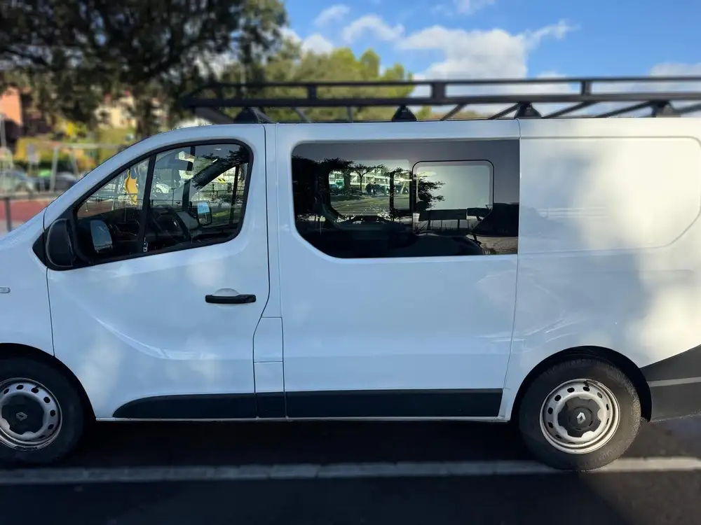 RENAULT trafic