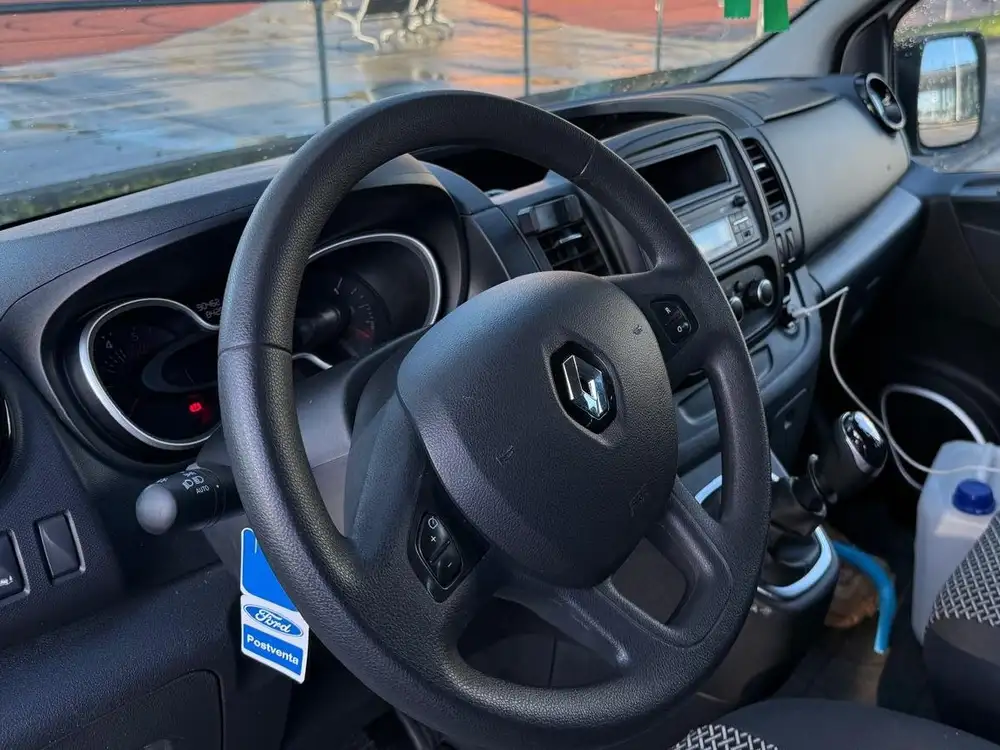 RENAULT trafic