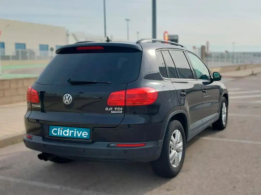 VOLKSWAGEN tiguan