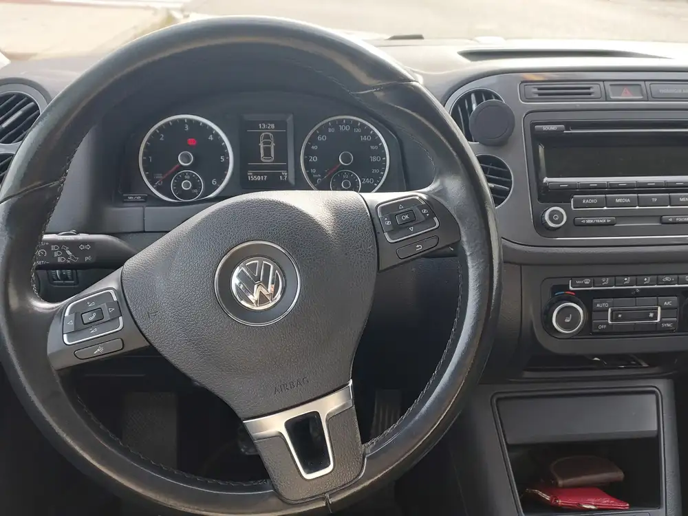 VOLKSWAGEN tiguan