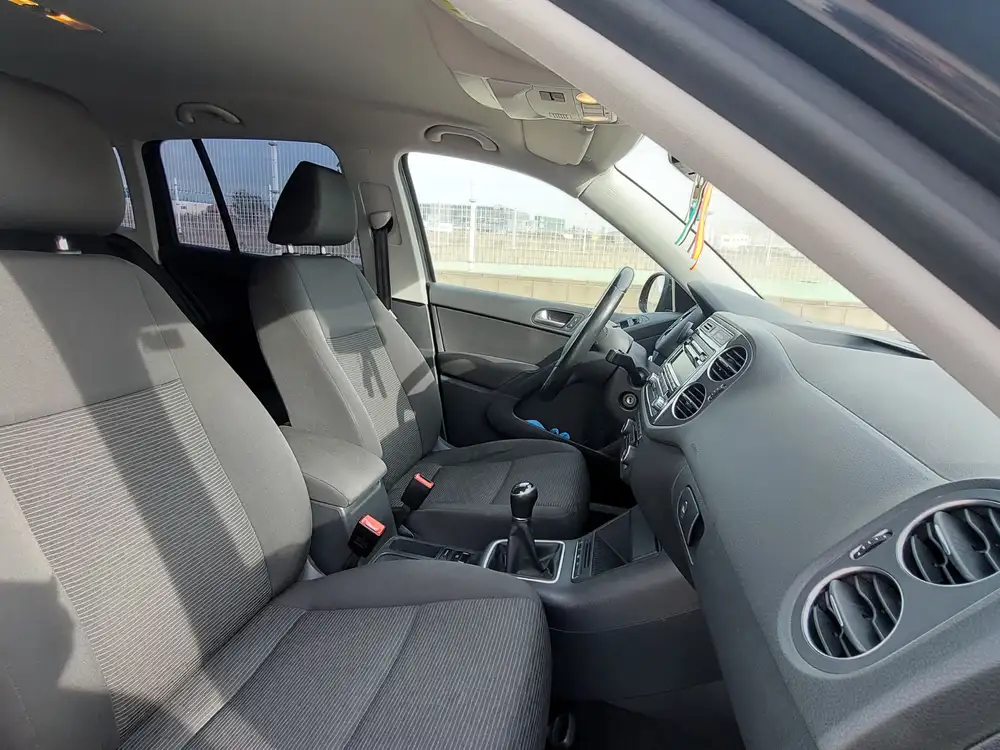 VOLKSWAGEN tiguan
