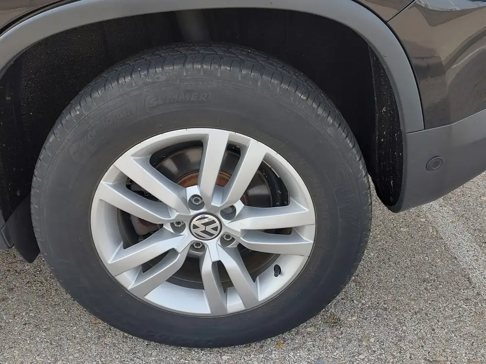 VOLKSWAGEN tiguan