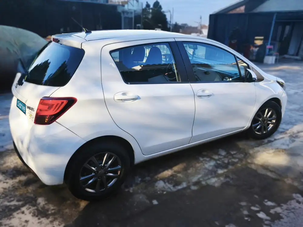 TOYOTA yaris