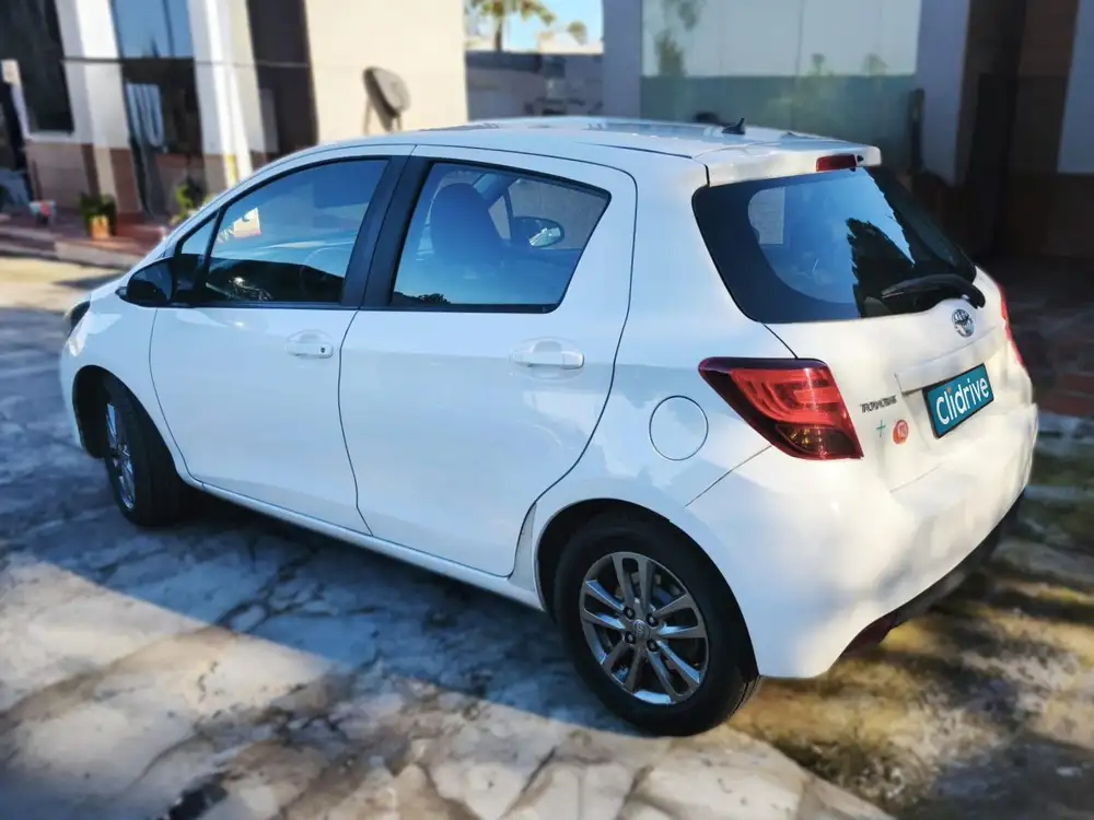 TOYOTA yaris