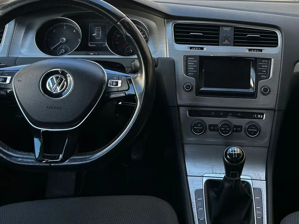VOLKSWAGEN golf