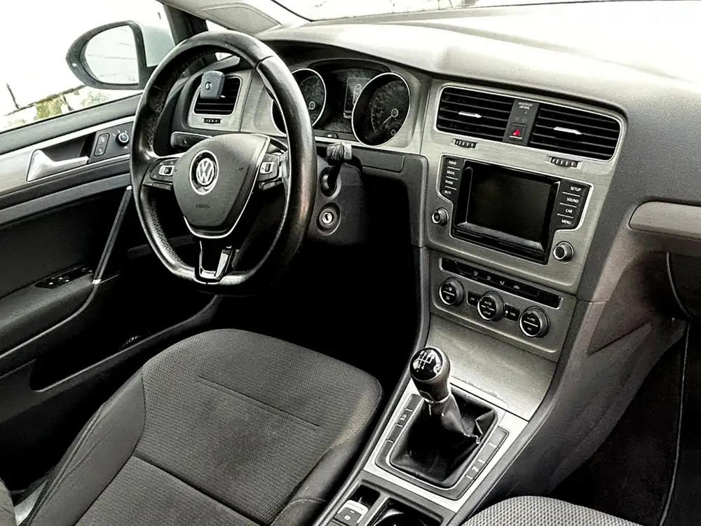 VOLKSWAGEN golf