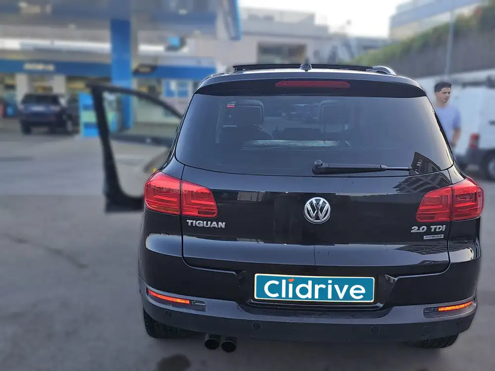 VOLKSWAGEN tiguan