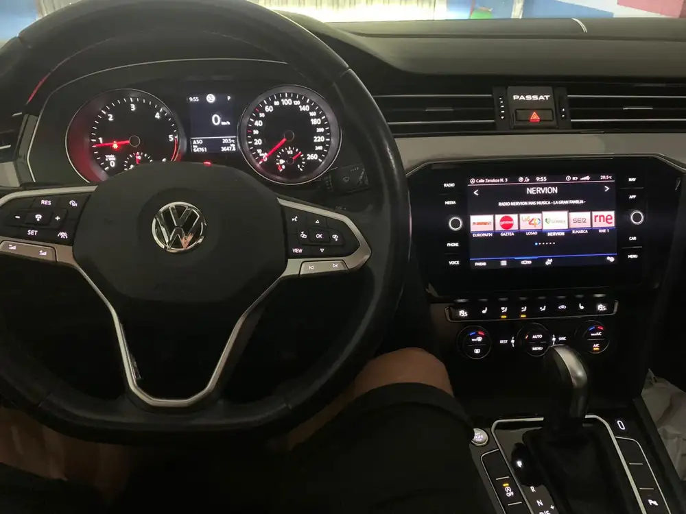 VOLKSWAGEN passat