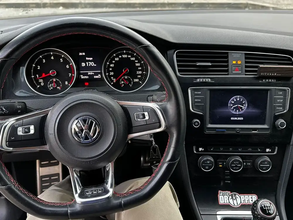 VOLKSWAGEN golf