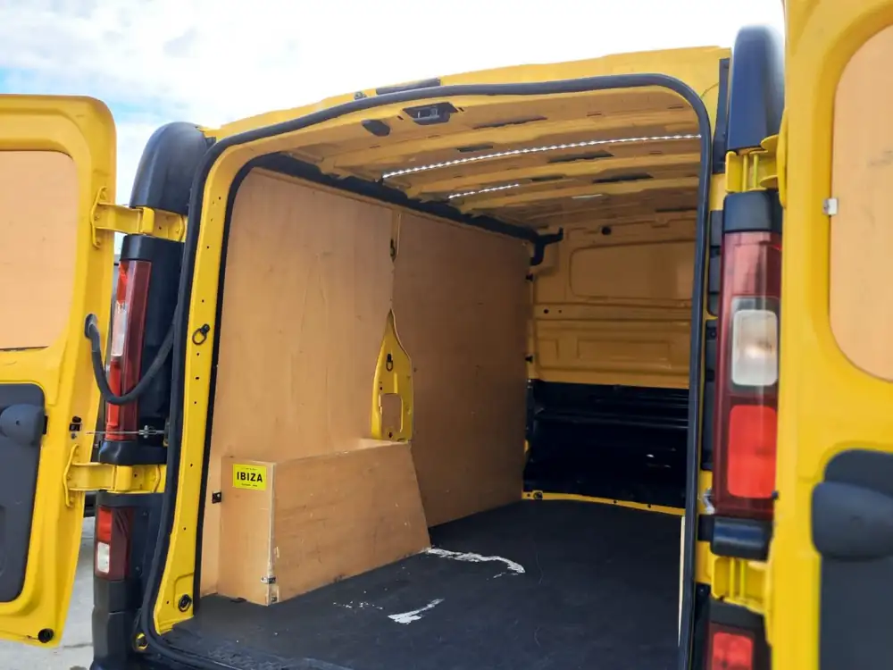 RENAULT trafic