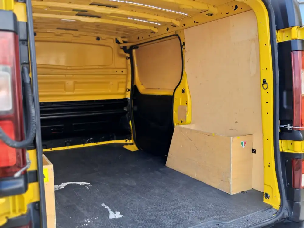 RENAULT trafic