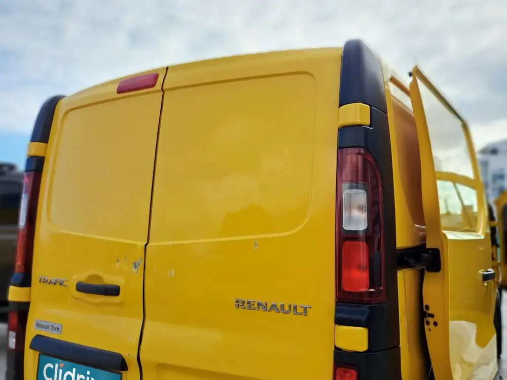 RENAULT trafic