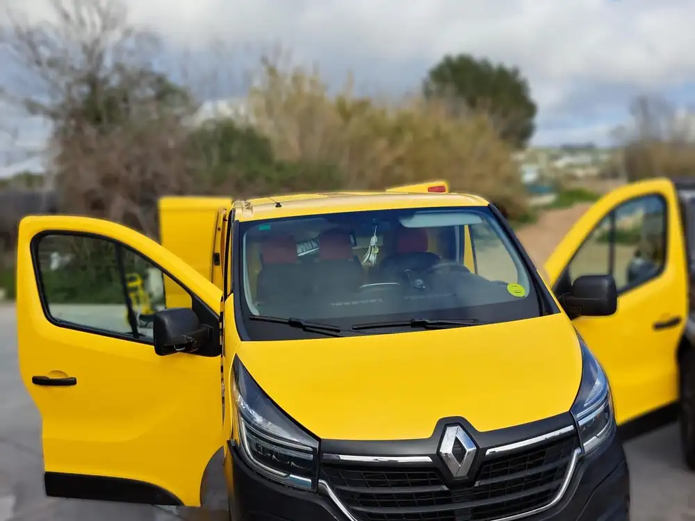 RENAULT trafic