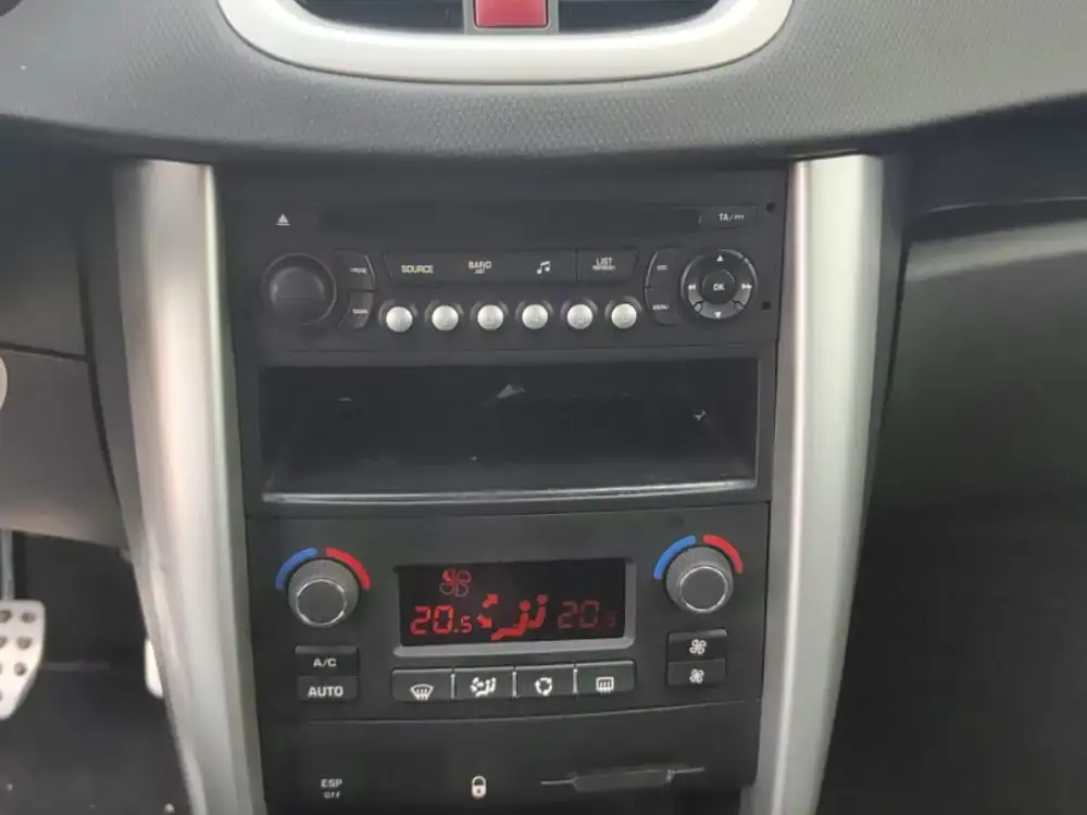 PEUGEOT 207