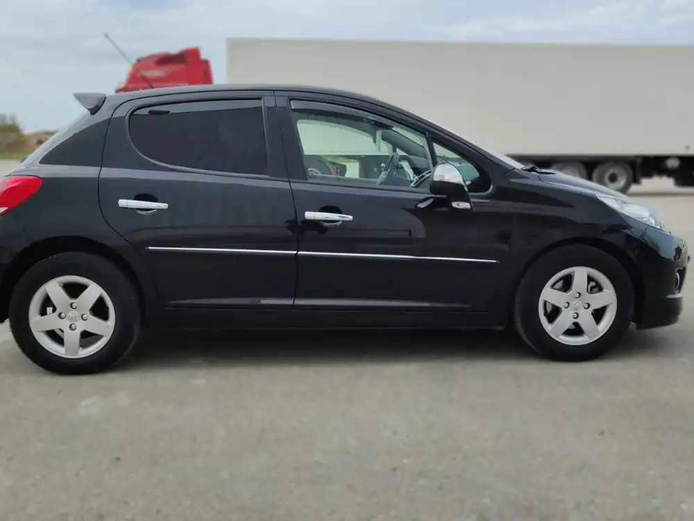 PEUGEOT 207
