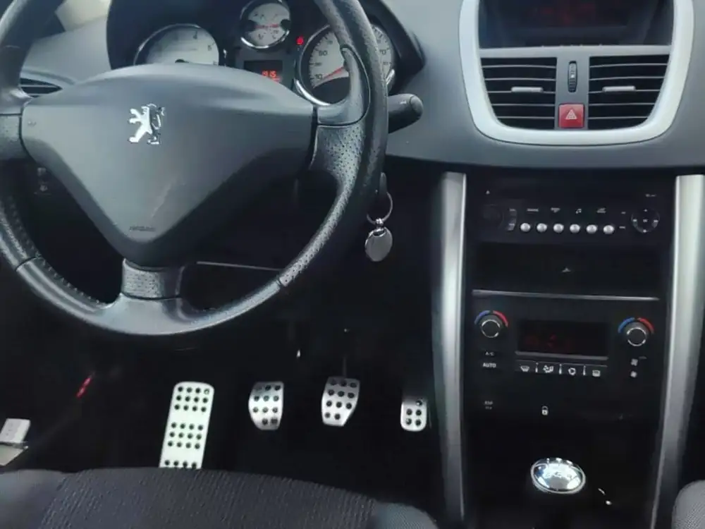 PEUGEOT 207