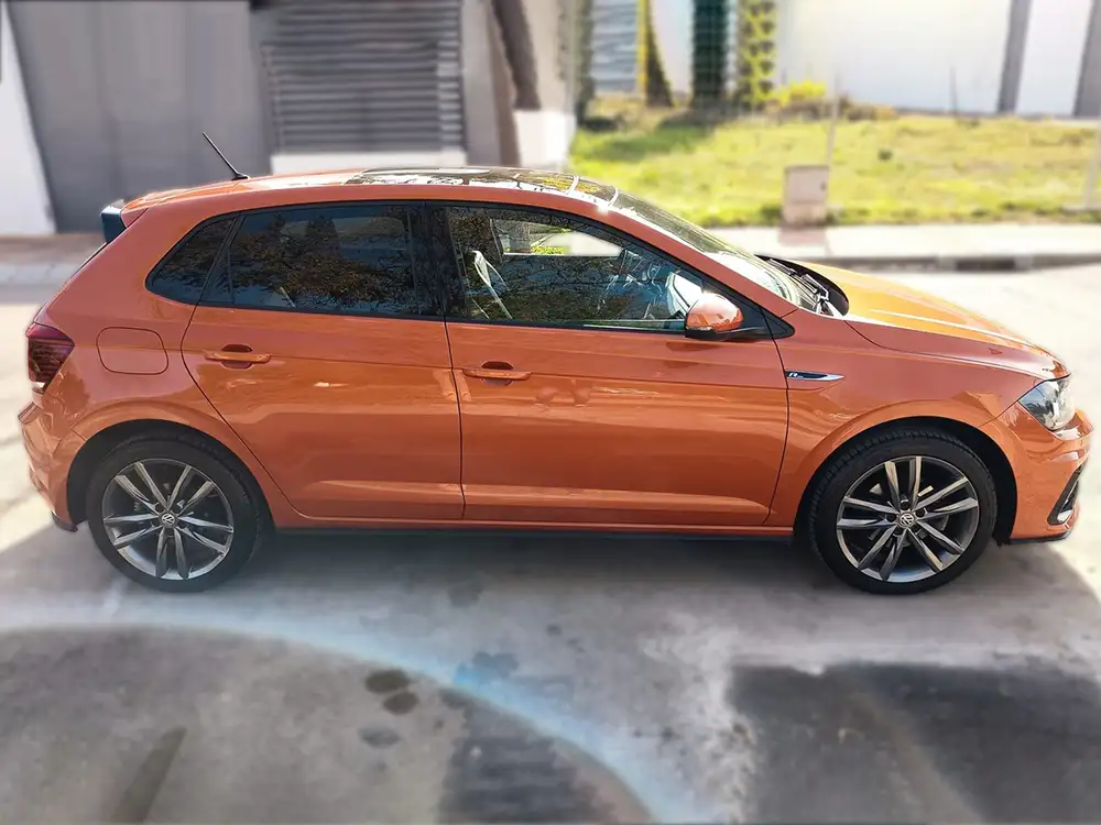 VOLKSWAGEN polo