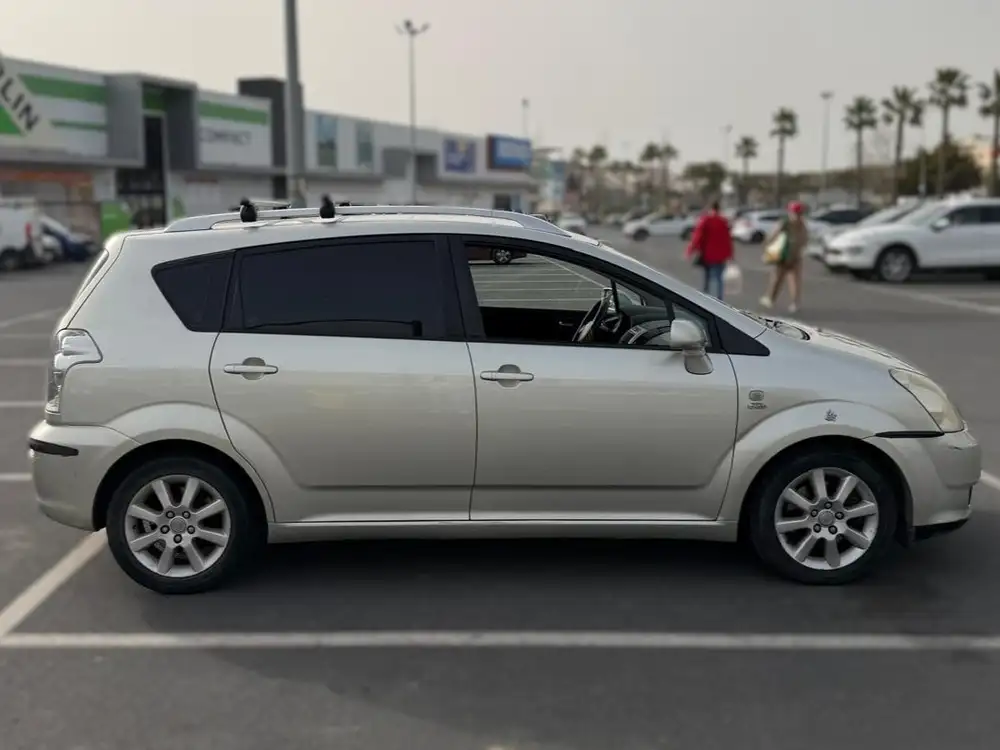 TOYOTA corolla verso