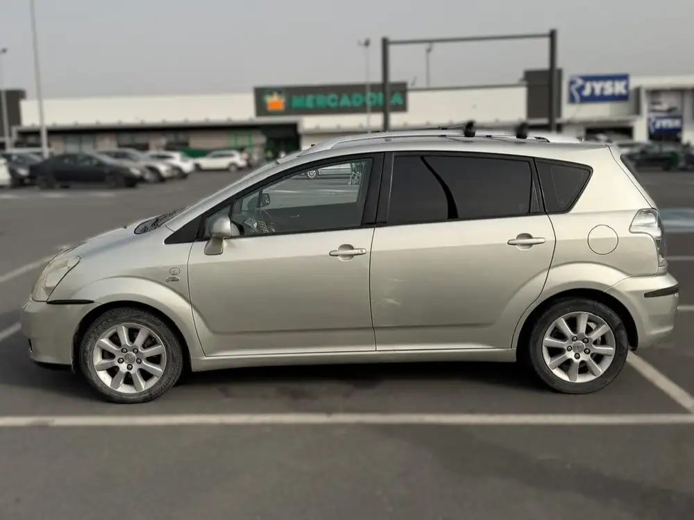 TOYOTA corolla verso