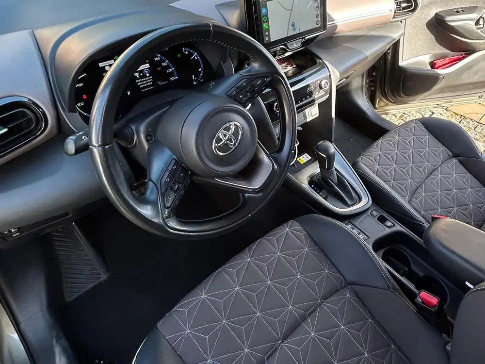 TOYOTA yaris cross