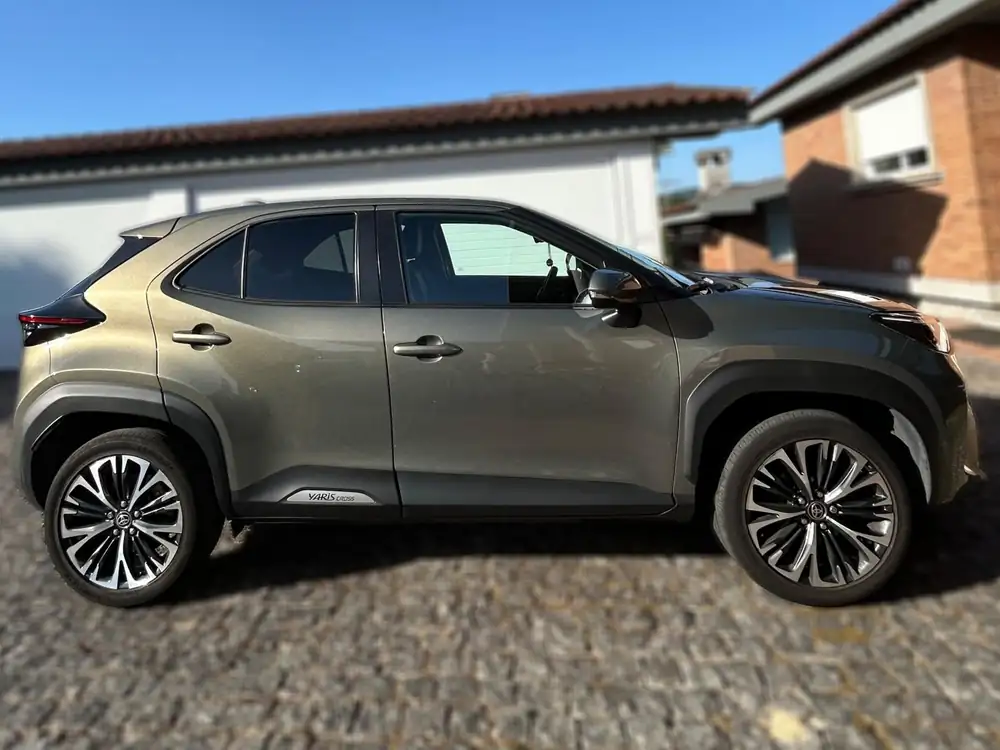 TOYOTA yaris cross