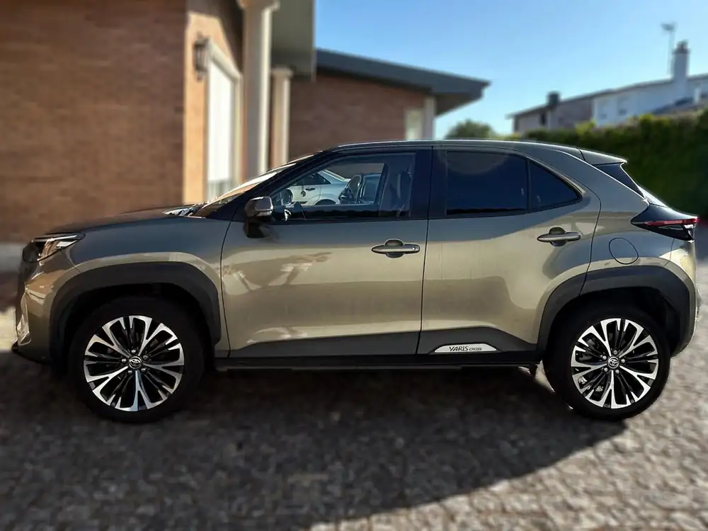 TOYOTA yaris cross