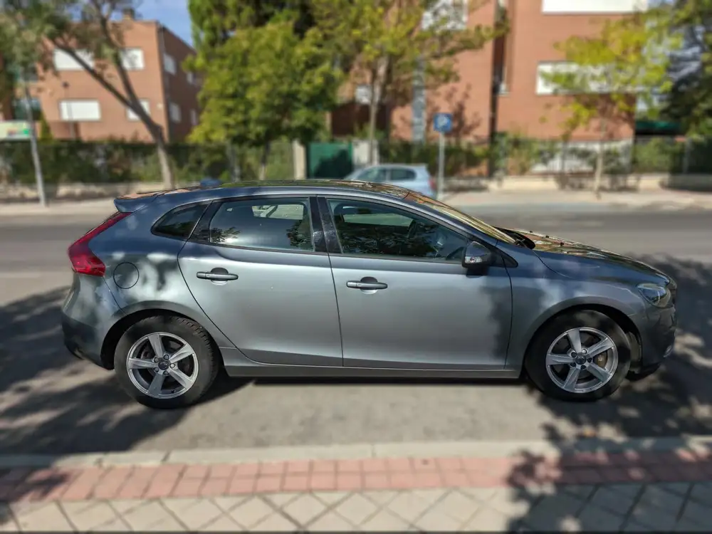 VOLVO V40 Cross country