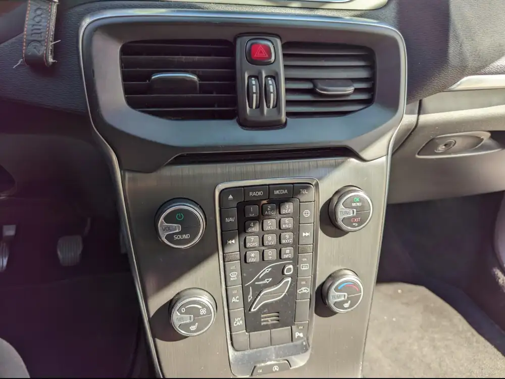 VOLVO V40 Cross country