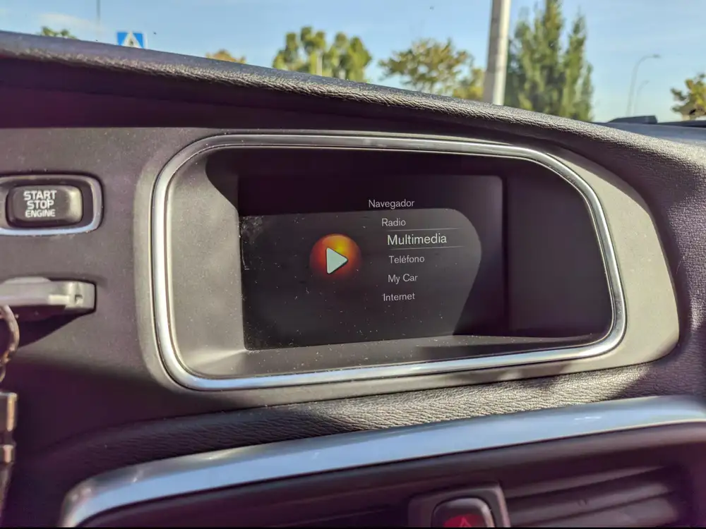 VOLVO V40 Cross country