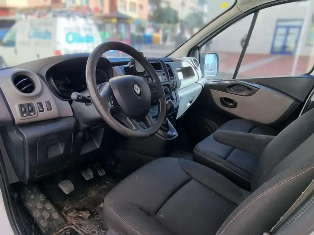 RENAULT trafic