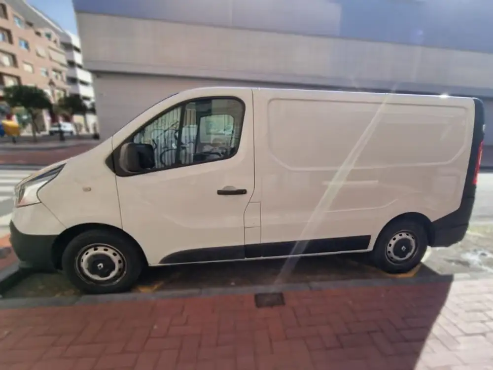 RENAULT trafic