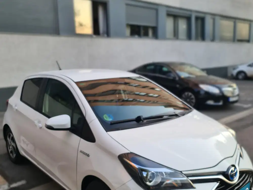 TOYOTA yaris