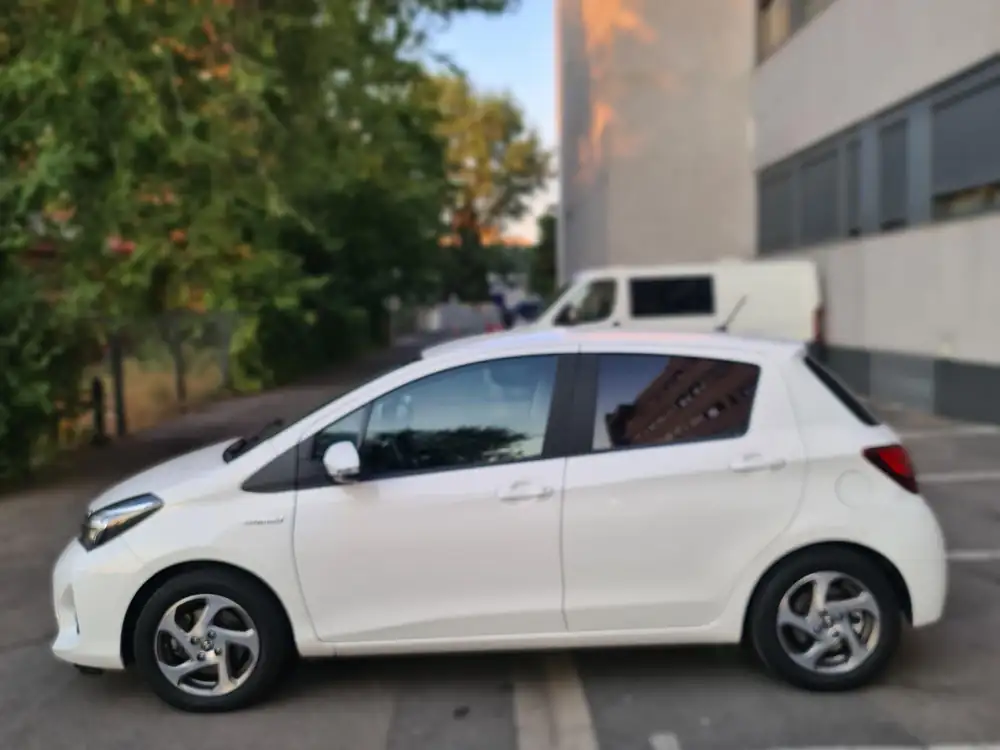 TOYOTA yaris