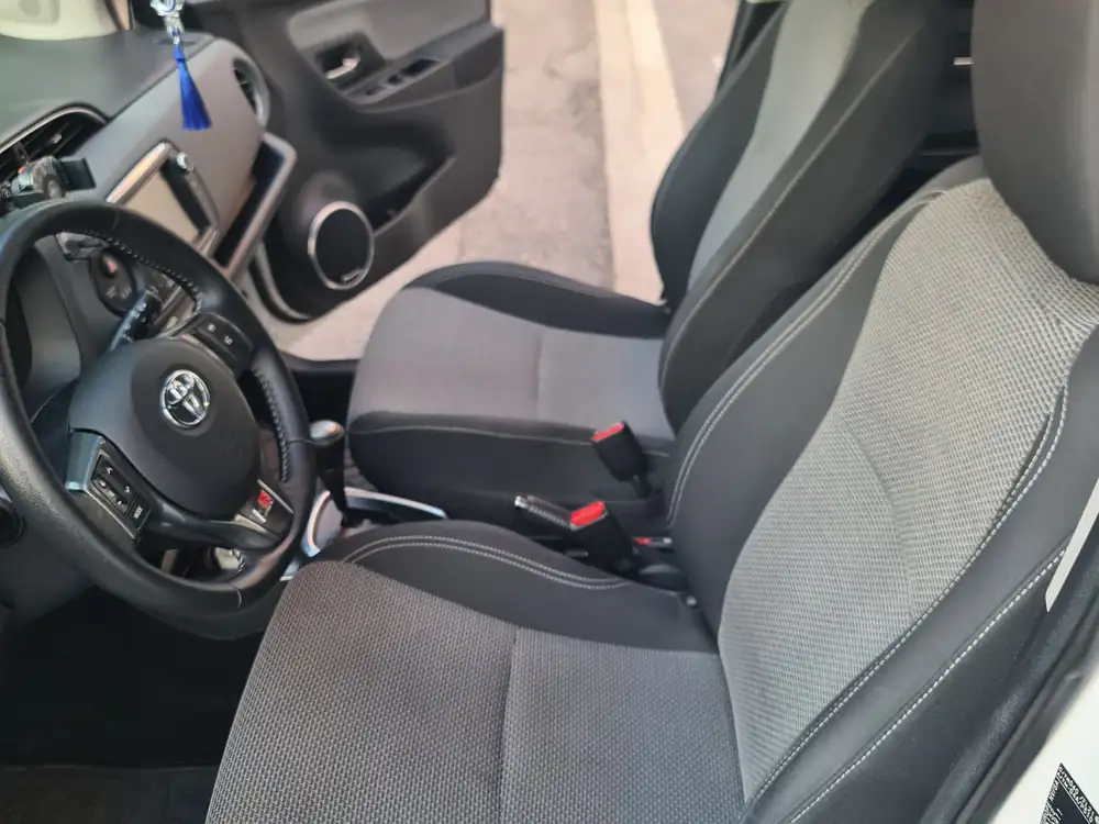 TOYOTA yaris