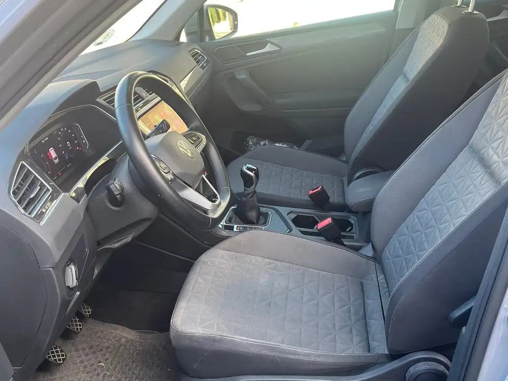 VOLKSWAGEN tiguan