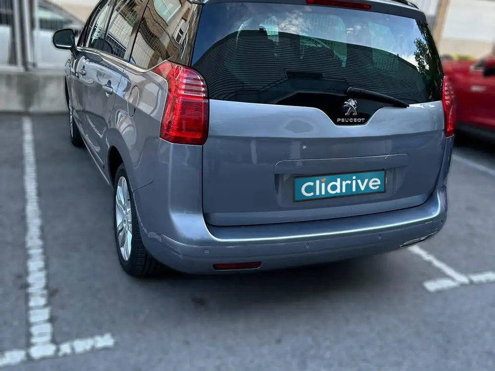 PEUGEOT 5008