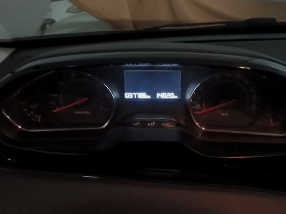 PEUGEOT 208