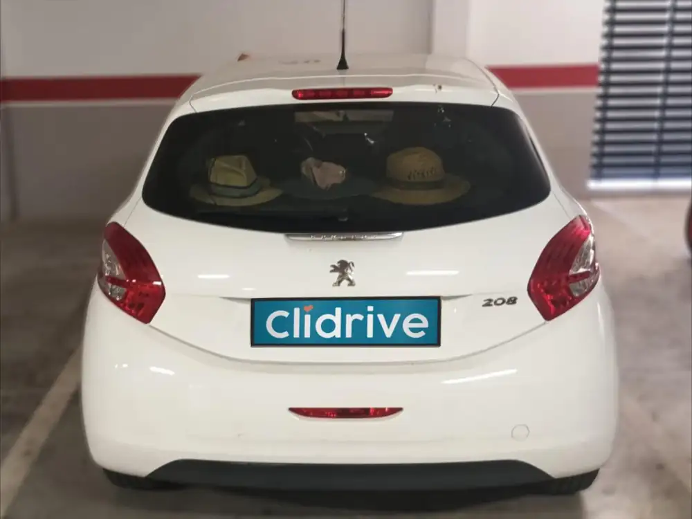 PEUGEOT 208