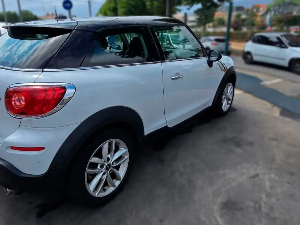 MINI paceman