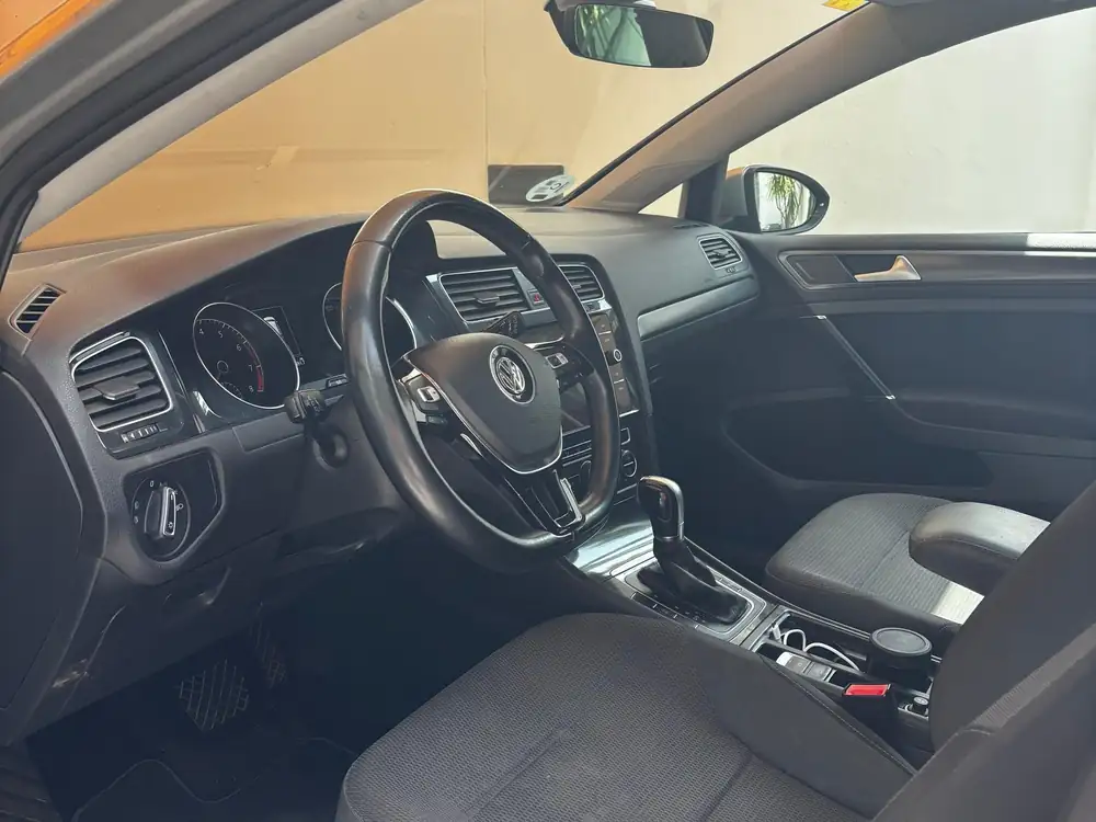 VOLKSWAGEN golf