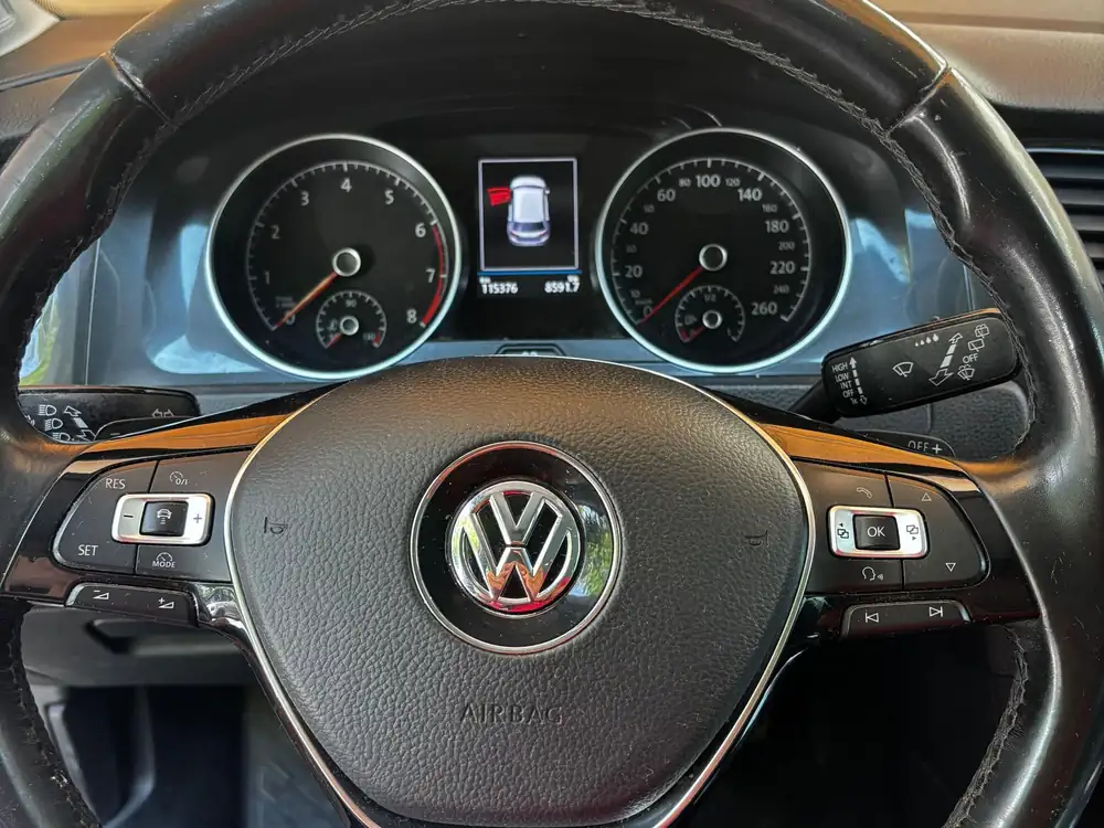 VOLKSWAGEN golf