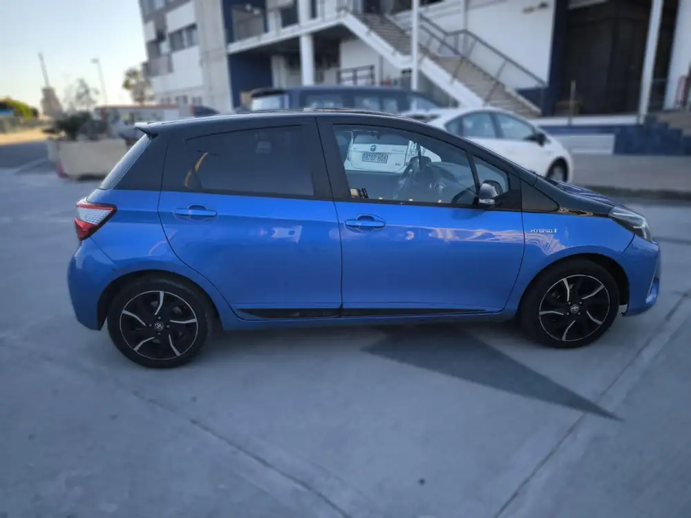 TOYOTA yaris